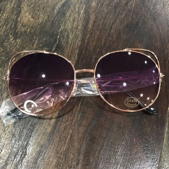 Accessories - NWOT Women's Round Sunglasses, One Size, Pink/Purple Gradient, & Gold